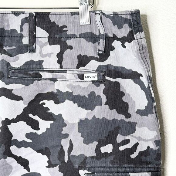 Levi Strauss Gray Camo Shorts - Men’s US 44W - Picture 4 of 10